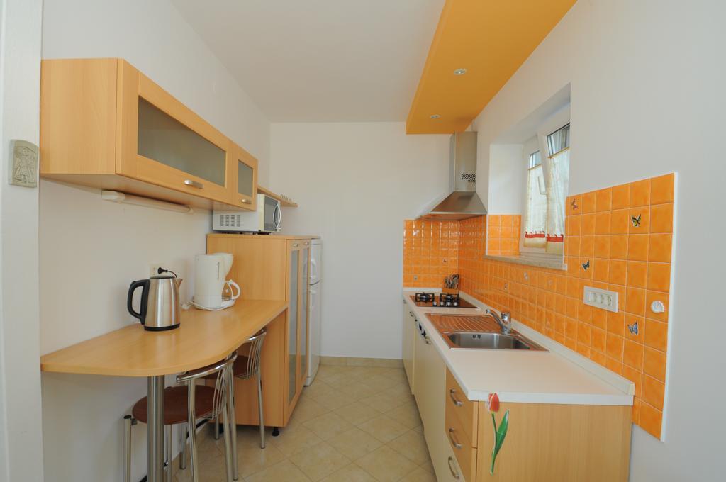 Apartment Kisic 3 Icici Bagian luar foto